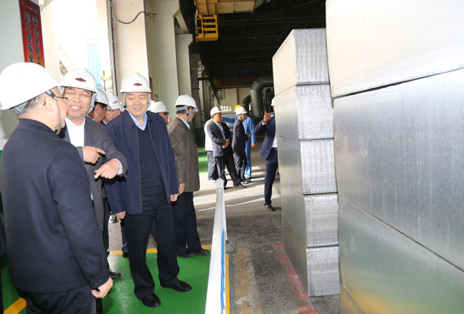 河南省企業(yè)聯(lián)合會、企業(yè)家協(xié)會會長梁鐵山一行到萬基控股集團調研指導工作