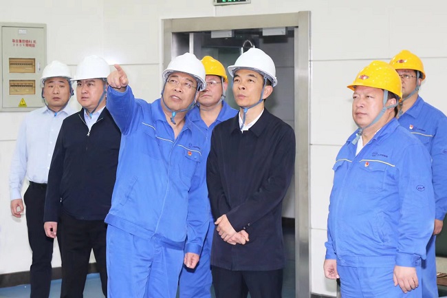 新安縣委副書(shū)記、代縣長(cháng)崔占科到萬(wàn)基控股集團調研