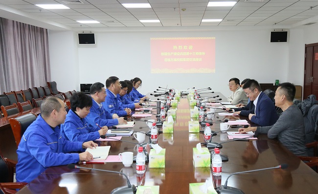 新疆建設(shè)兵團第十三師黨委常委、副師長馮立一行到萬基控股集團考察交流