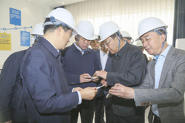 寧夏回族自治區黨委常委、副主席買(mǎi)彥州一行到萬(wàn)基控股集團調研