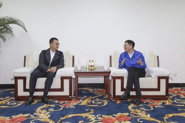 中國進(jìn)出口銀行河南省分行黨委委員、副行長(cháng)陳卓一行 到萬(wàn)基控股集團調研