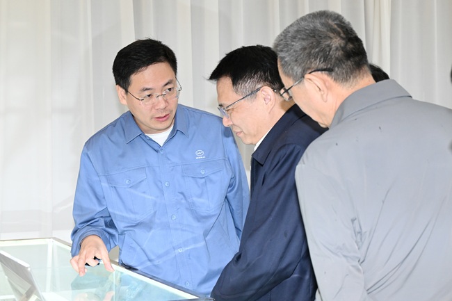 新疆建設(shè)兵團(tuán)黨委、副秘書長、副團(tuán)長毛知兵一行到萬基控股集團(tuán)調(diào)研